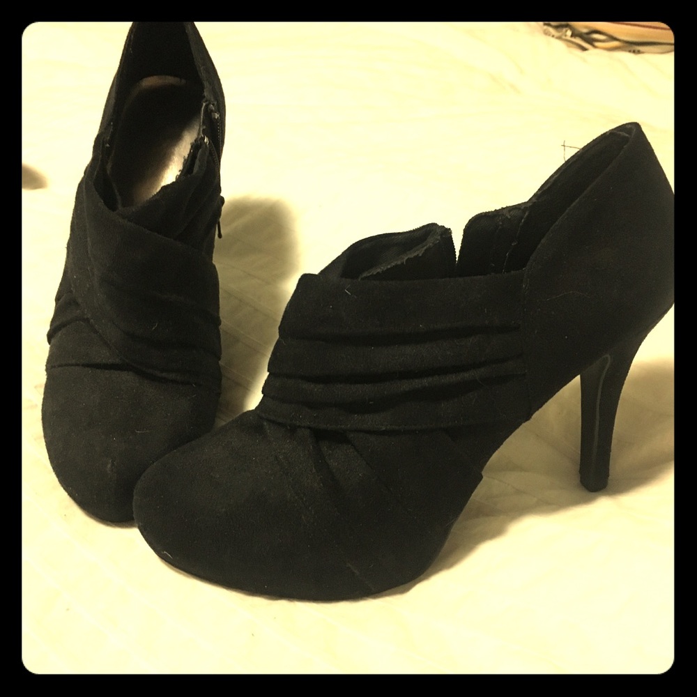 Mossimo black booties